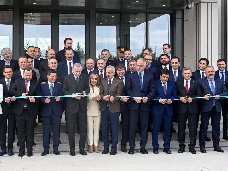 Antalya Havalimanı Genişletme Projesi kapsamında inşa edilen Devlet Konukevi, Cumhurbaşkanı Erdoğan tarafından açıldı