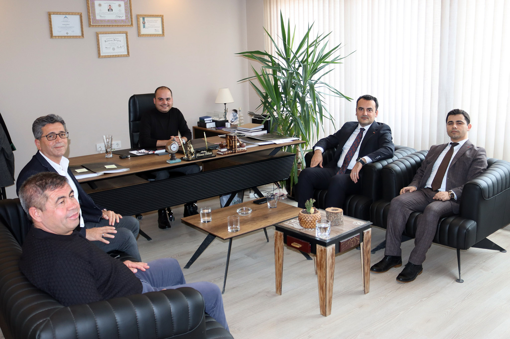 Kaymakam Musa Kazım ÇELİK, Fidan Hukuk Bürosu ve Küçükağa Otomotiv'i ziyaret etti.