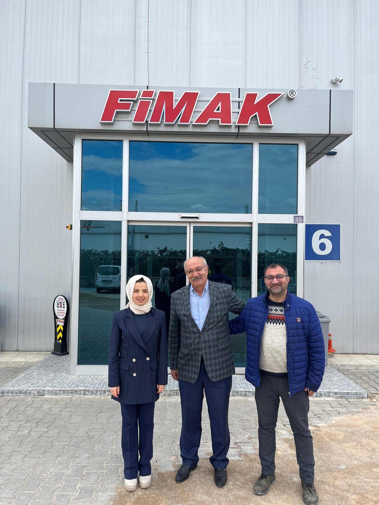 Konya Kaymakamı Saliha Karataş Aksekili, FİMAK'ın sahibi Mehmet Özpınar'ı ziyaret etti ve yerli iş insanlarına destek çağrısı yaptı.