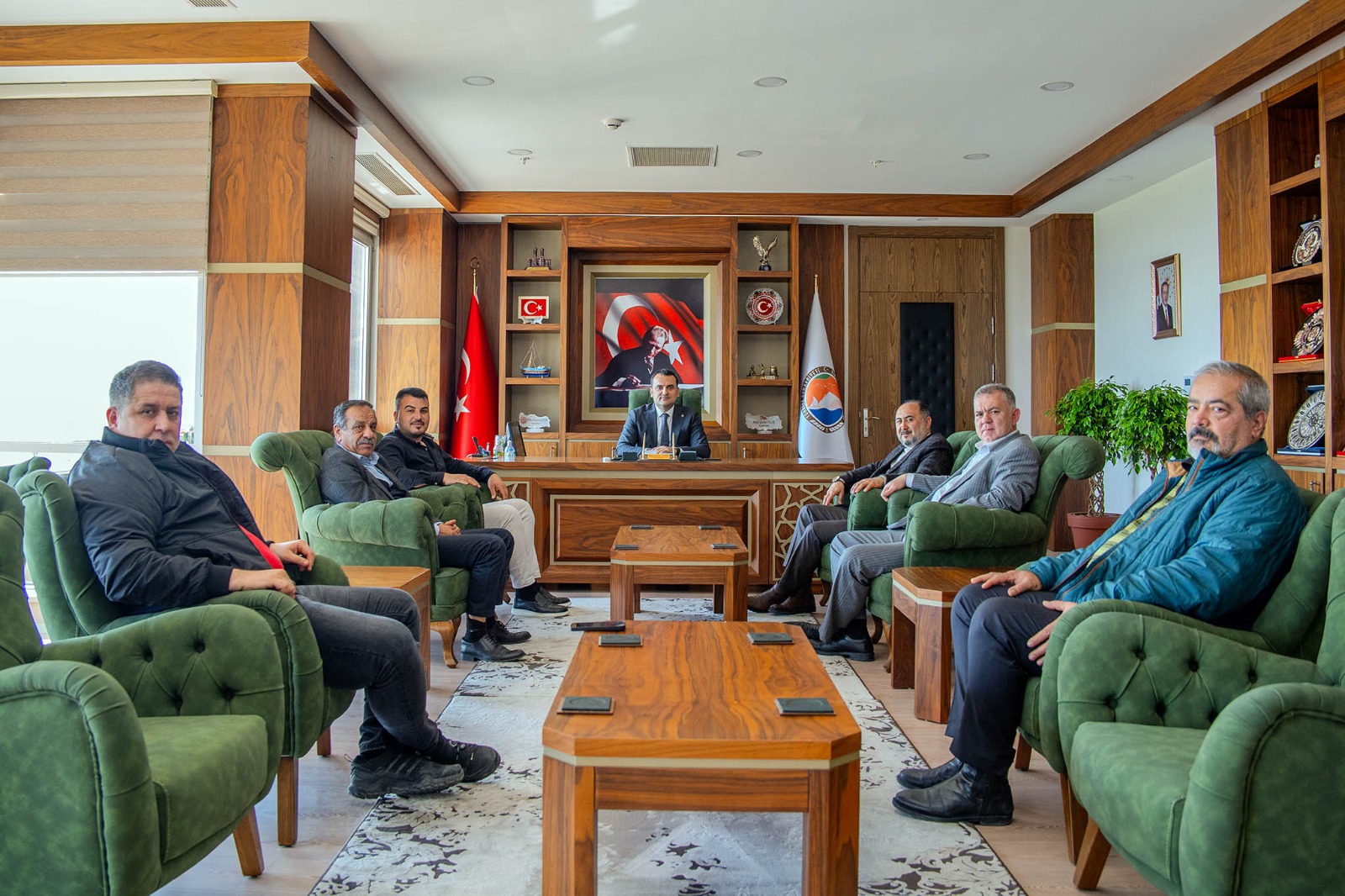 Demokrat Parti'nin Finike Belediye Başkan Adayı ve Meclis Üyeleri, Kaymakamı ziyaret etti.