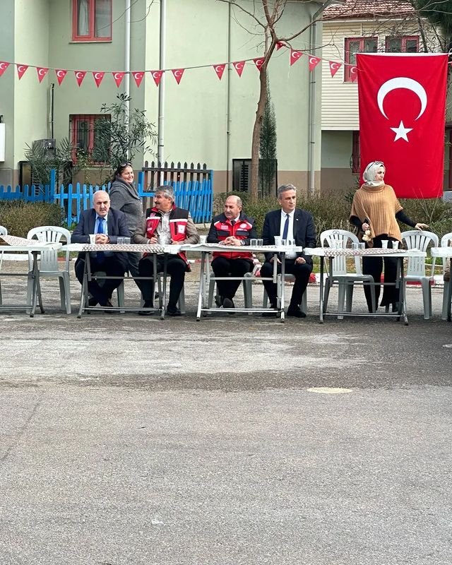 Antalya'da sel felaketi sırasında Kırmızı Yelekliler'den örnek dayanışma ve destek