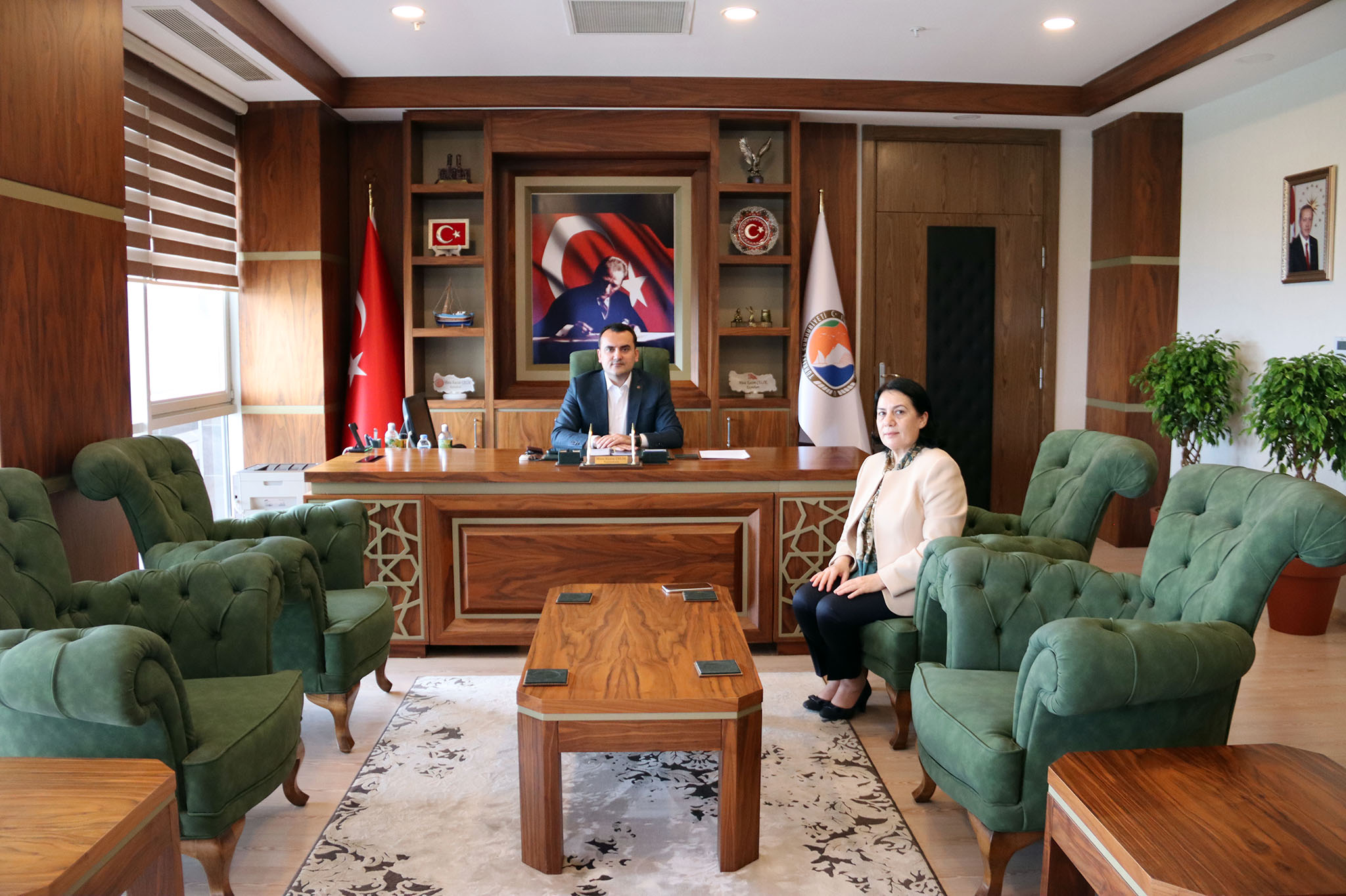 Antalya İl Nüfus ve Vatandaşlık Müdürü Ülkü YAVUZ, Kaymakam Musa Kazım ÇELİK'i ziyaret etti.