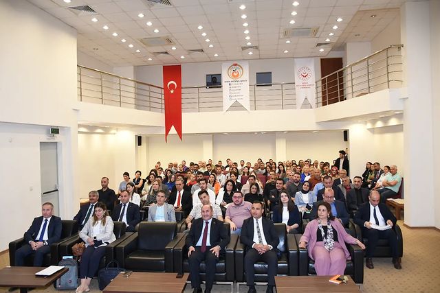 Antalya İl Müdürlüğü, İl Müdürü Galip Sökmen ve Strateji Geliştirme Başkanı Mahmut Aslan öncülüğünde idari ve mali hizmetler konusunda eğitim programı düzenlendi.